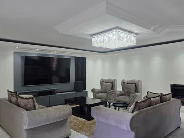 5 Bedroom House in Aerorand