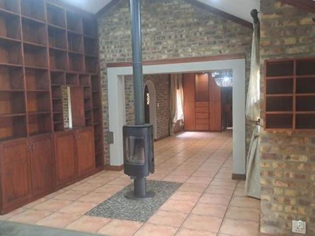 5 Bedroom House in Aerorand