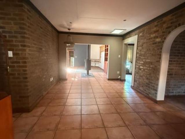 5 Bedroom House in Aerorand