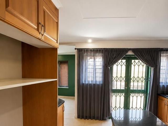 5 Bedroom House in Alphen Park