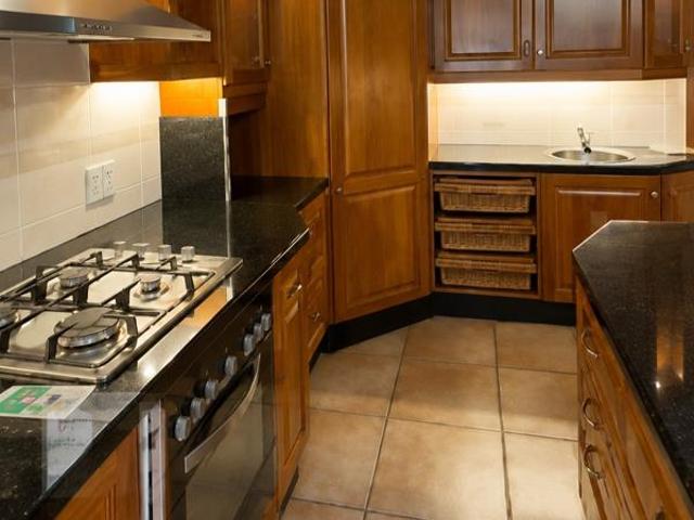 5 Bedroom House in Alphen Park