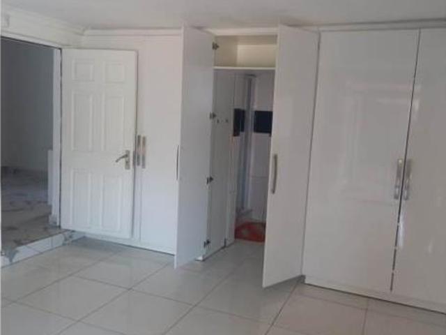 5 Bedroom House in Athlone Park