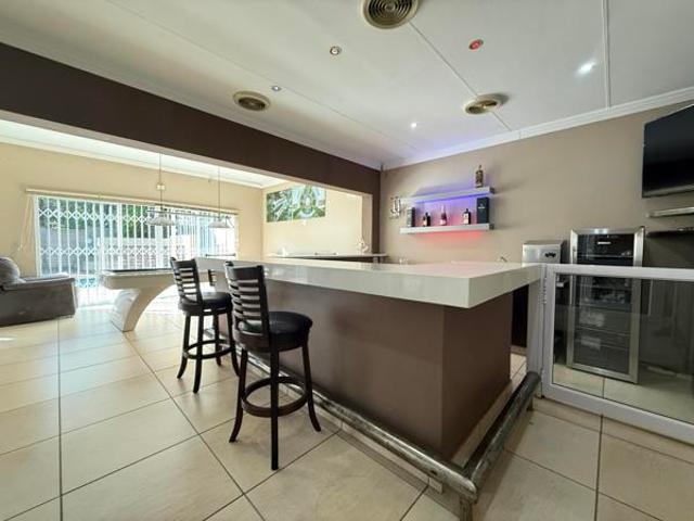 5 Bedroom House in Aviary Hill