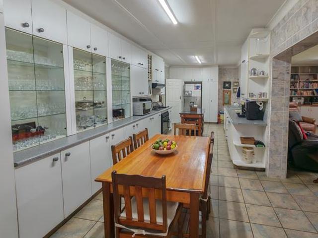 5 Bedroom House in Boltonwold
