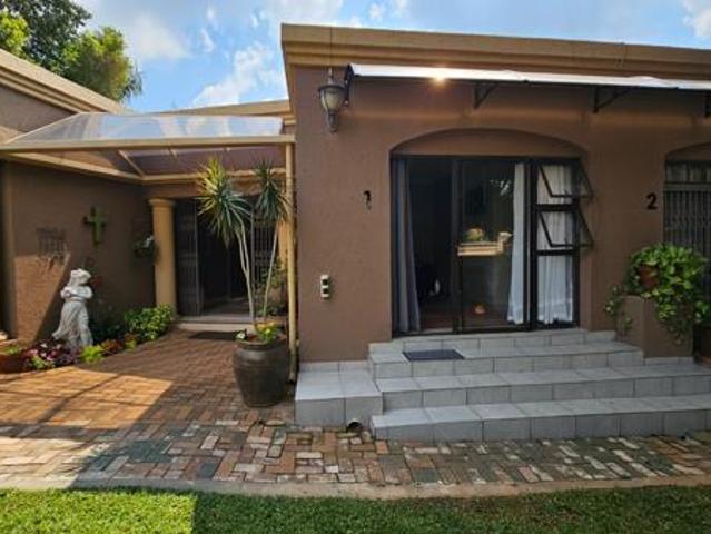 5 Bedroom House in Boschdal