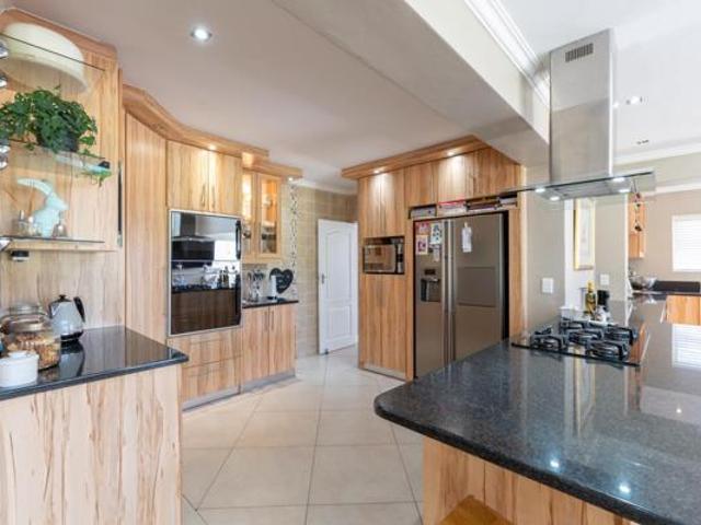 5 Bedroom House in Boschenmeer Golf & Country Estate
