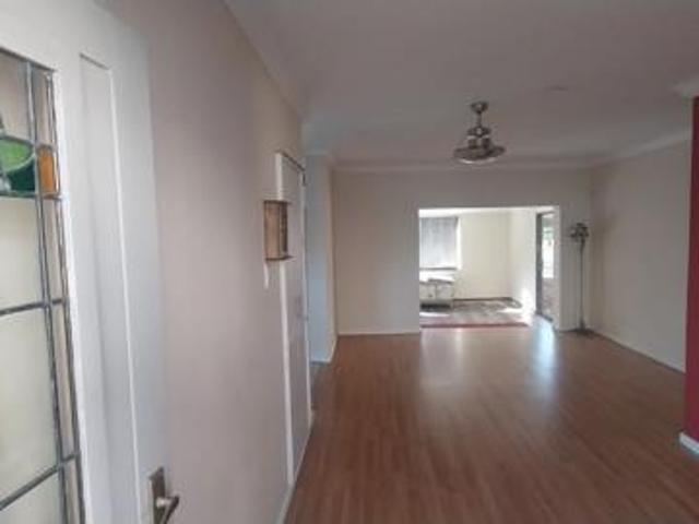 5 Bedroom House in Bazley Beach