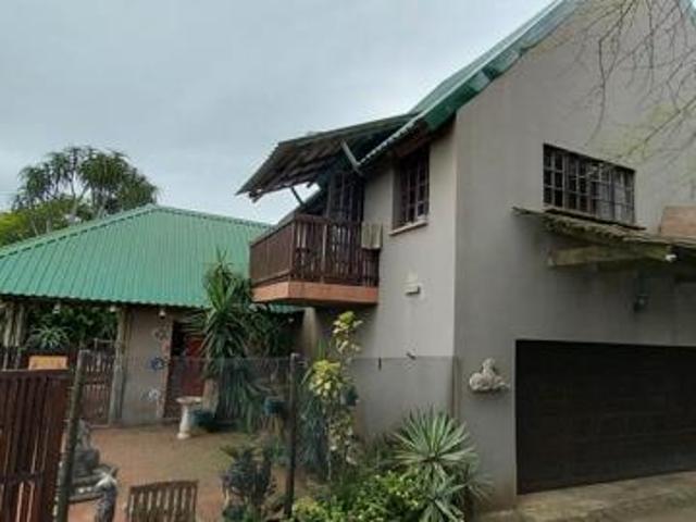 5 Bedroom House in Bazley Beach