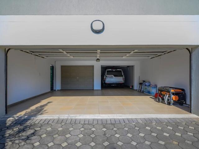5 Bedroom house in Ballitoville For Sale