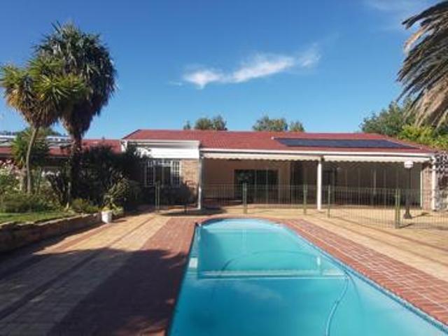 5 Bedroom House in Balmoral