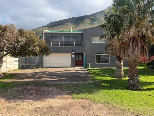 5 Bedroom House in Bettys Bay