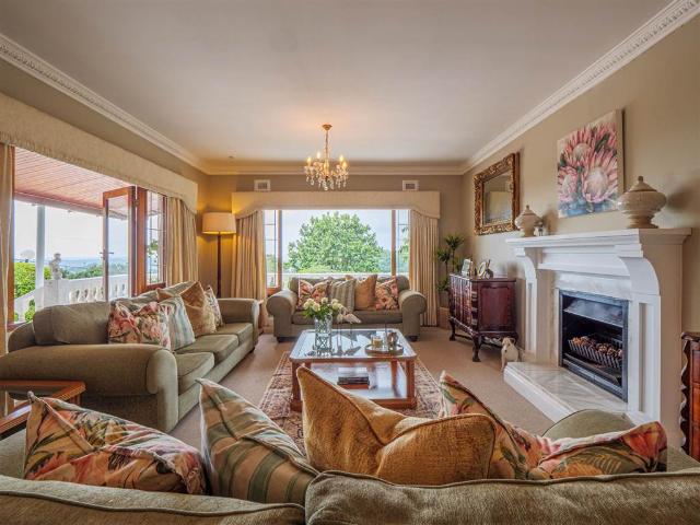 5 Bedroom House in Beverley Hills