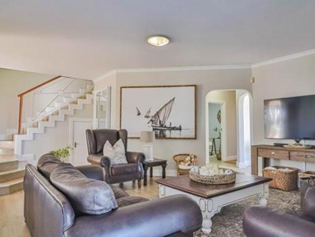 5 Bedroom House in Beacon Bay