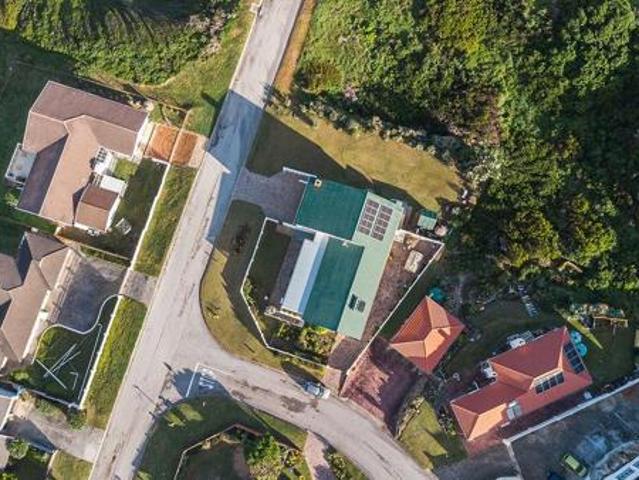5 Bedroom House in Beachview