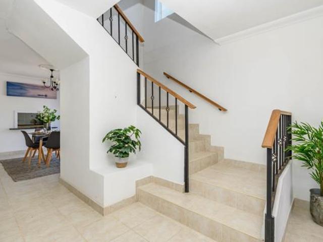 5 Bedroom House in Beachview