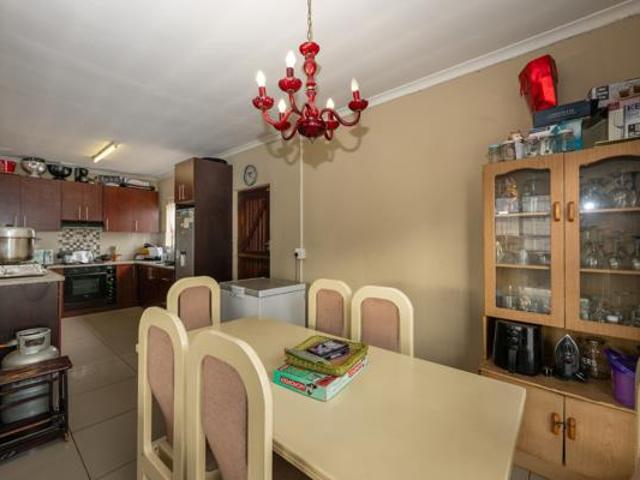 5 Bedroom House in Belmont Park