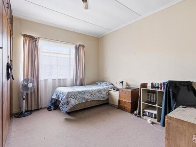 5 Bedroom House in Belmont Park