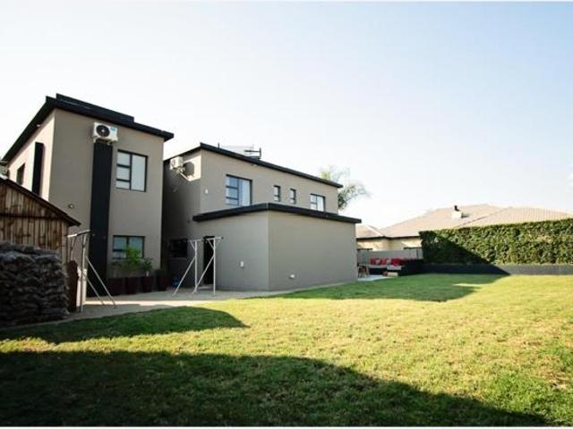 5 Bedroom House in Bendor