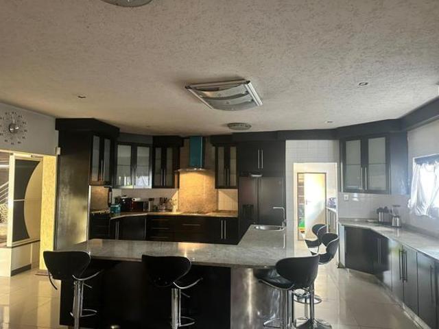 5 Bedroom House in Bendor