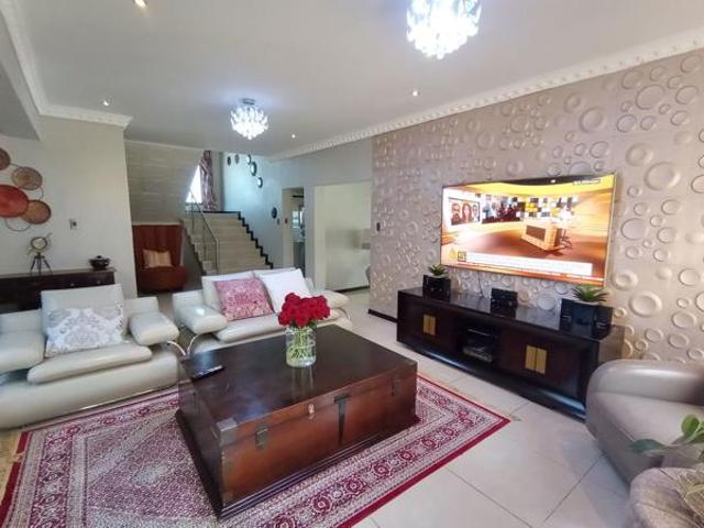 5 Bedroom House in Bendor