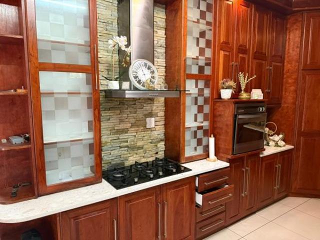 5 Bedroom House in Bendor