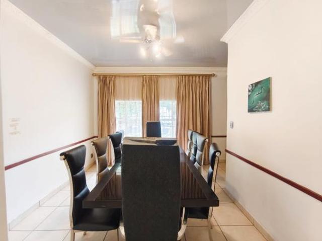 5 Bedroom House in Bendor