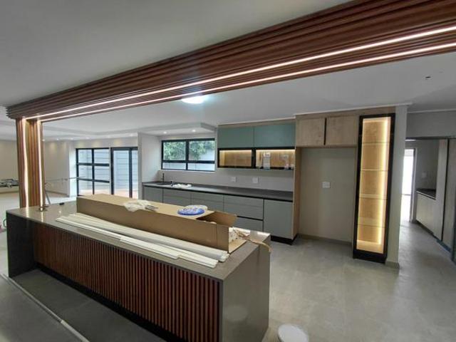 5 Bedroom House in Bendor