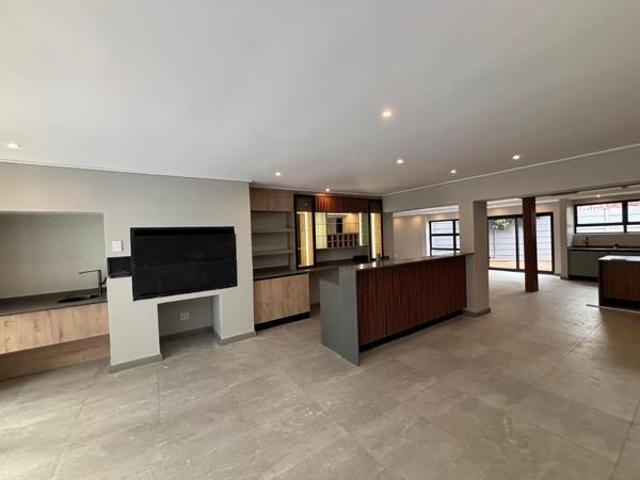 5 Bedroom House in Bendor