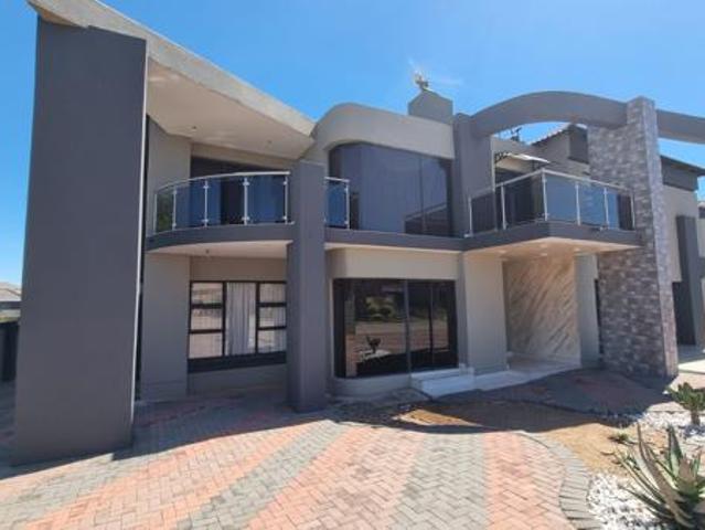 5 Bedroom House in Bendor