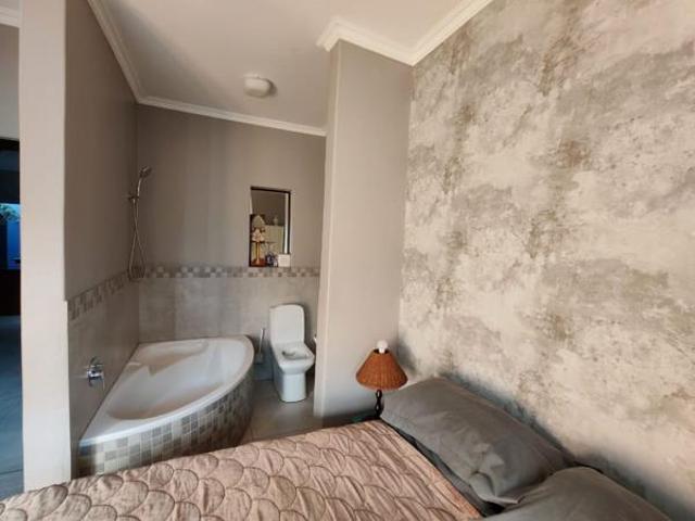 5 Bedroom House in Bendor