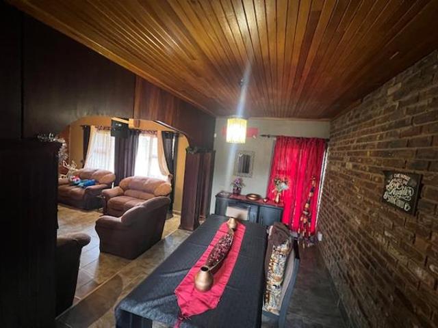 5 Bedroom House in Bendor