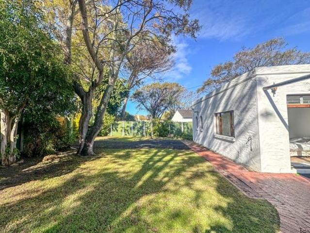 5 Bedroom House in Bergvliet