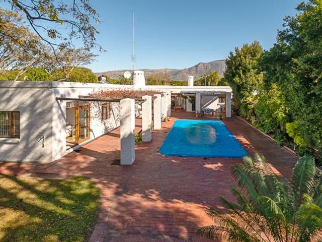 5 Bedroom House in Bergvliet