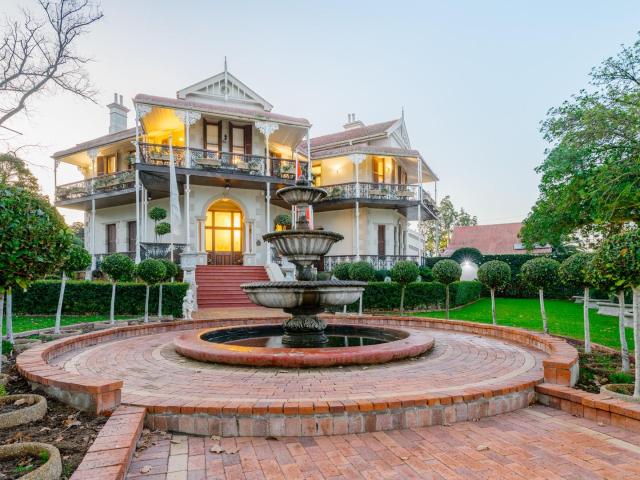 5 Bedroom House in Bergzicht