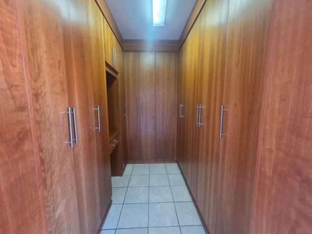 5 Bedroom House in Birdwood