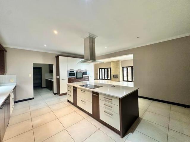 5 Bedroom House in Blue Valley Golf Estate