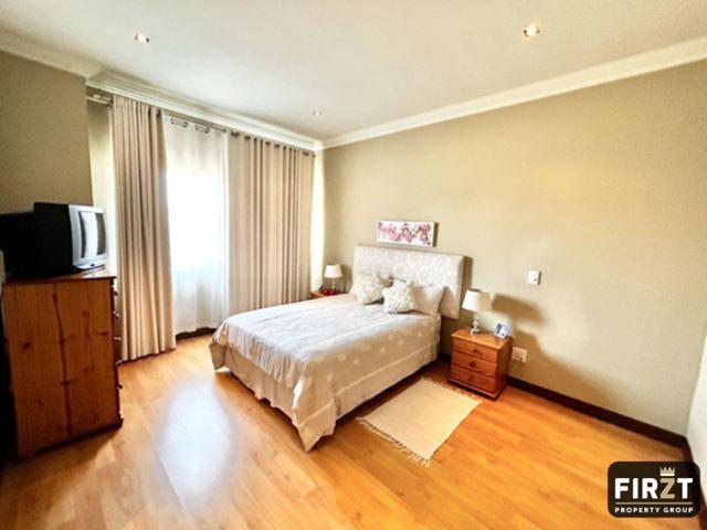 5 Bedroom House in Blue Valley Golf Estate