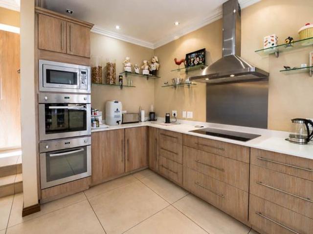5 Bedroom House in Blue Valley Golf Estate