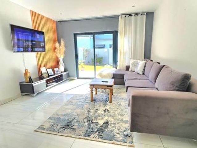 5 Bedroom House in Blue Valley Golf Estate