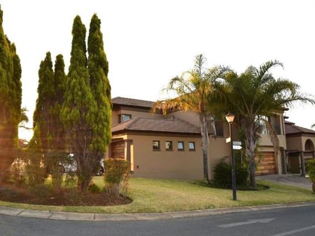 5 Bedroom House in Blue Valley Golf Estate