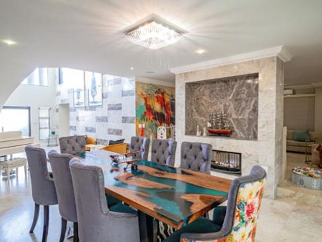 5 Bedroom House in Blue Valley Golf Estate