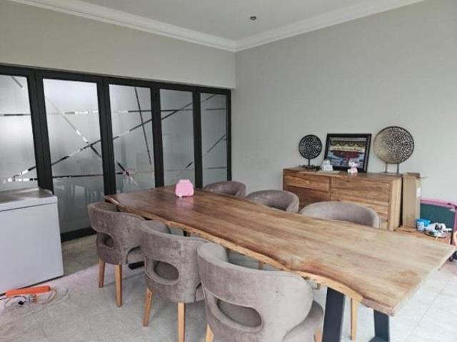 5 Bedroom House in Blue Valley Golf Estate