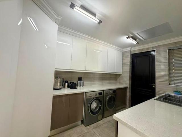 5 Bedroom House in Blue Valley Golf Estate