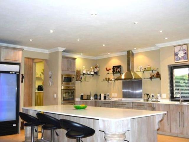 5 Bedroom House in Blue Valley Golf Estate