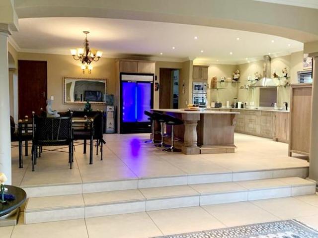 5 Bedroom House in Blue Valley Golf Estate