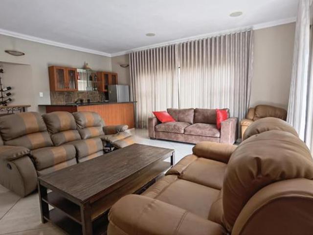 5 Bedroom House in Blue Valley Golf Estate