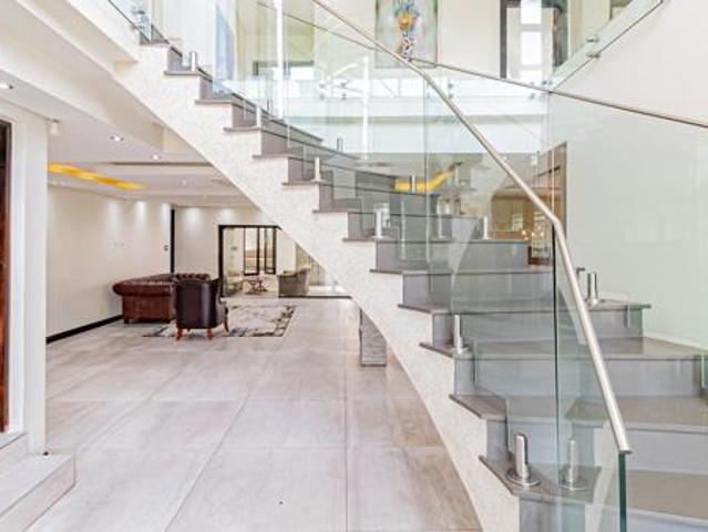 5 Bedroom House in Blue Valley Golf Estate