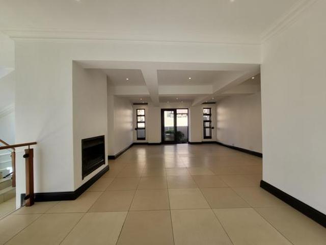 5 Bedroom House in Blue Valley Golf Estate
