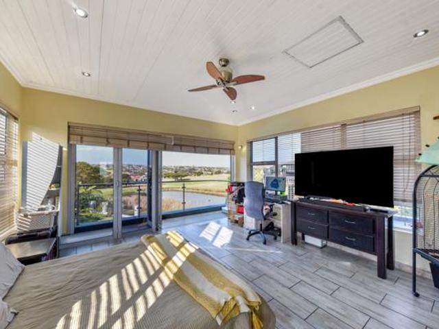 5 Bedroom House in Blue Valley Golf Estate