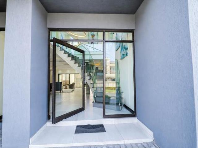 5 Bedroom House in Blue Valley Golf Estate
